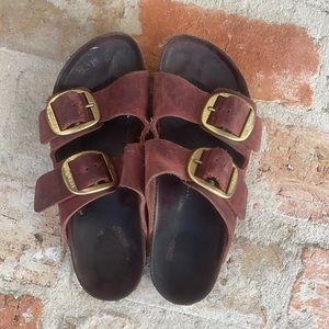 Burgandy birks with gold buckles womens sz 8